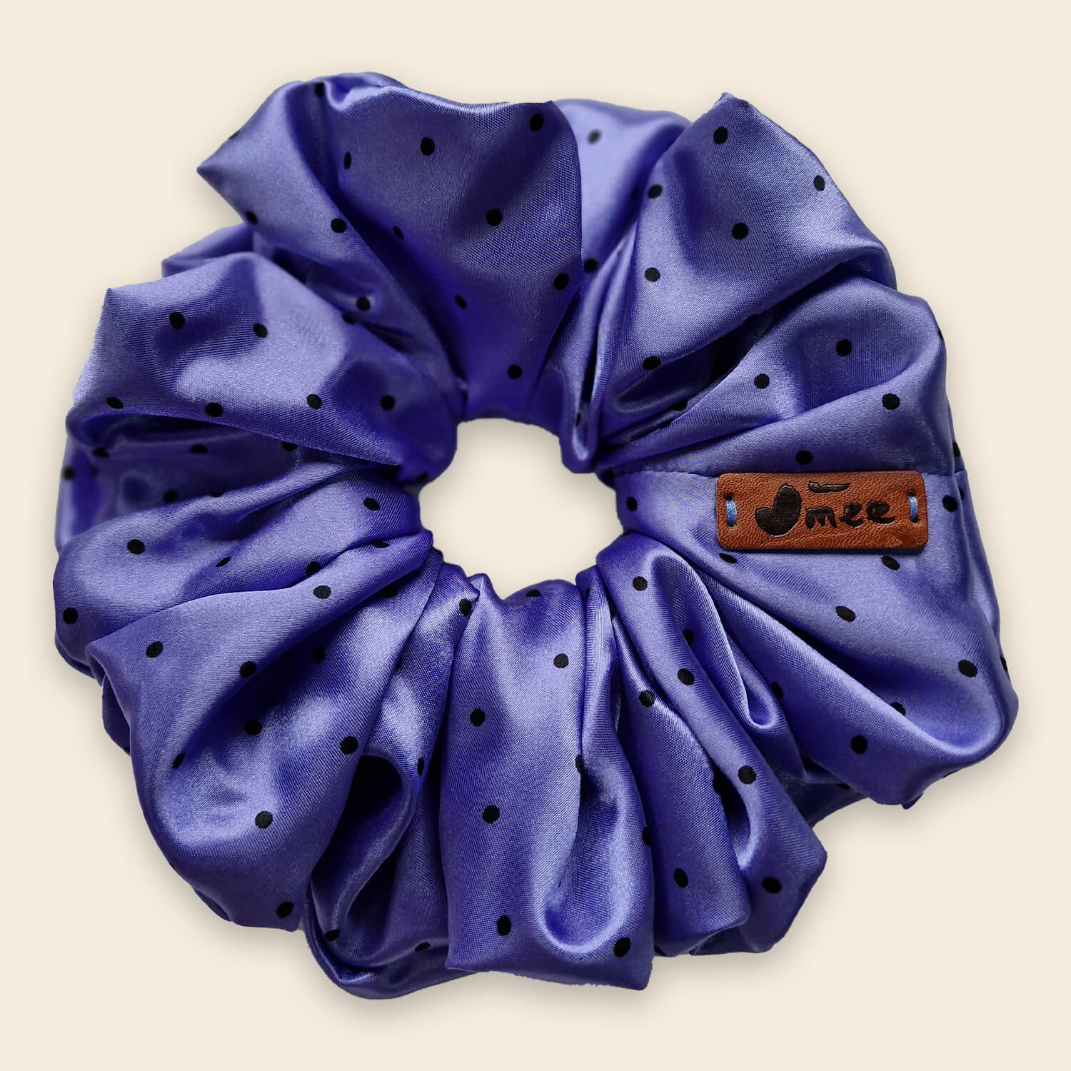 Lenore Maxi Scrunchie Polkadot Blauw met Zwarte Stippen